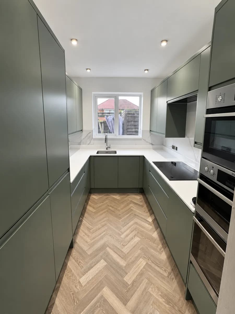 Green galley kitchen, after Kitchen3D's work