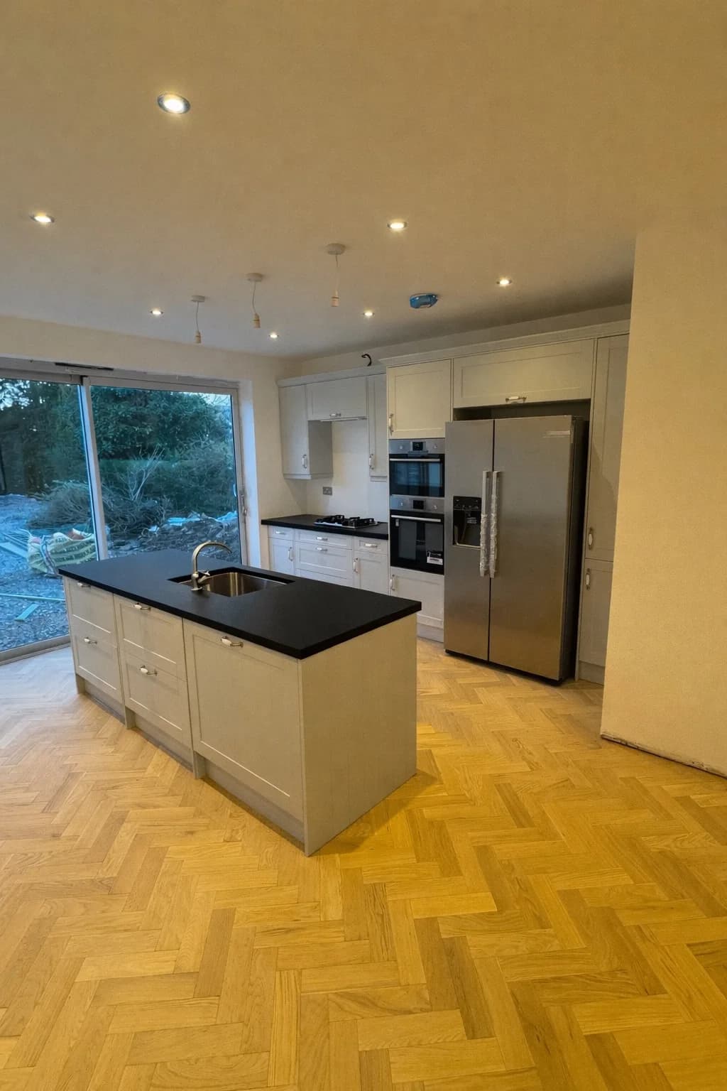 Kitchen island installation, after Kitchen3D's work