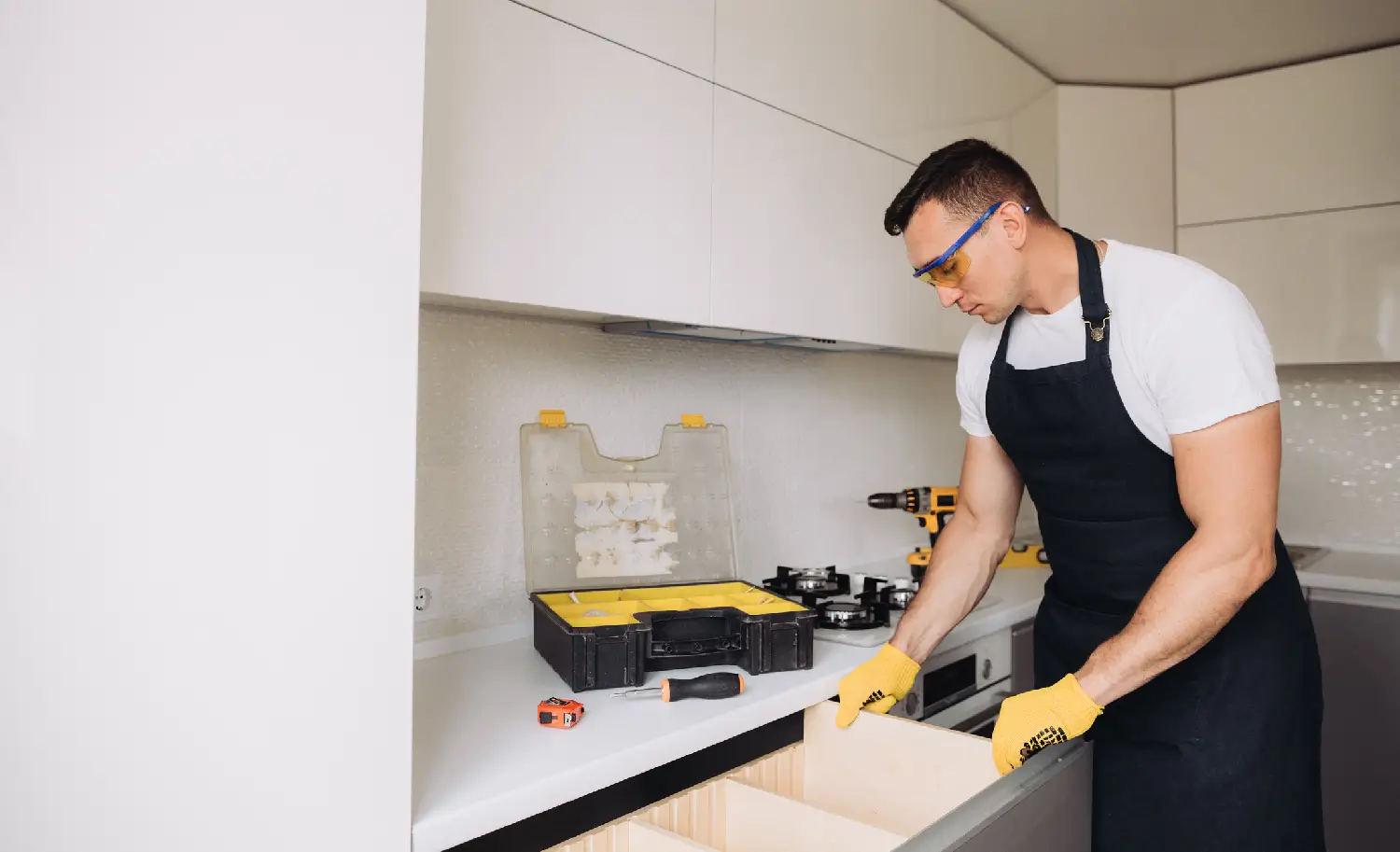Expert kitchen worktop fitting services in Manchester, delivering precision fitting of laminate, wood and resin worktops with durable finishes.